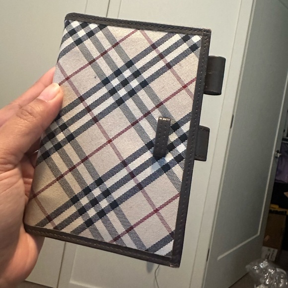 EUC Burberry Agenda - Picture 6 of 15